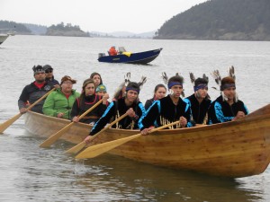 13Lummi canoe arrives singing (1280x960)